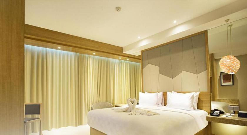 The Rinra Hotel Макасар Екстериор снимка