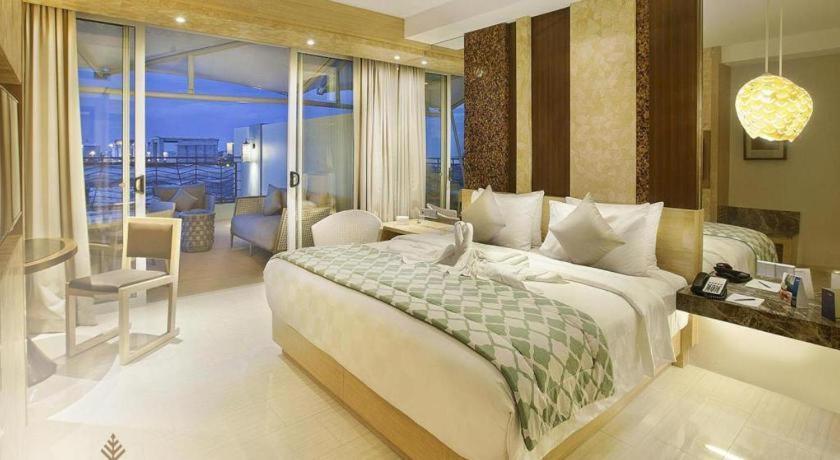 The Rinra Hotel Макасар Екстериор снимка