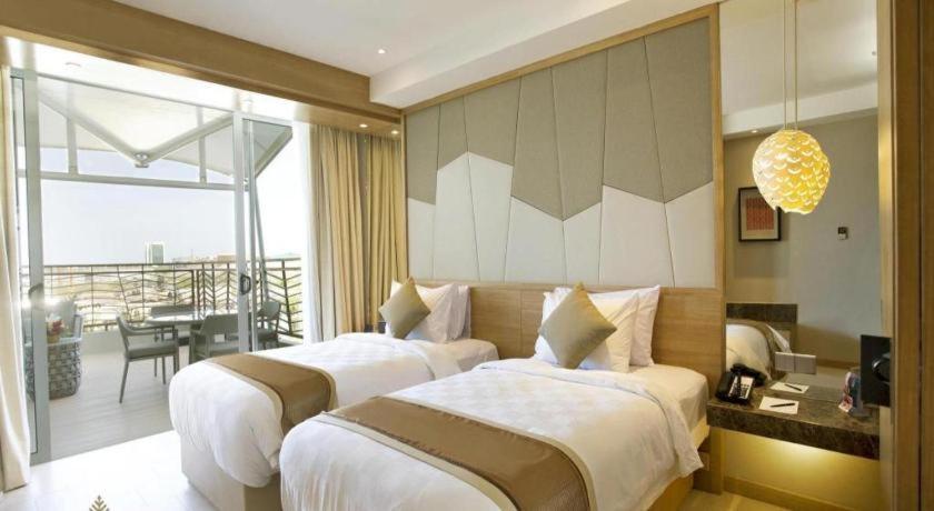 The Rinra Hotel Макасар Екстериор снимка