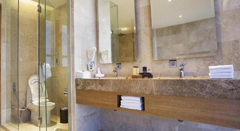 The Rinra Hotel Макасар Екстериор снимка