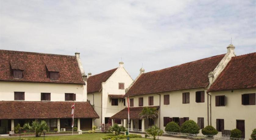 The Rinra Hotel Макасар Екстериор снимка