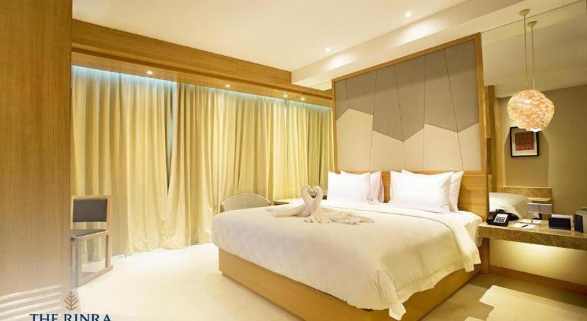 The Rinra Hotel Макасар Екстериор снимка